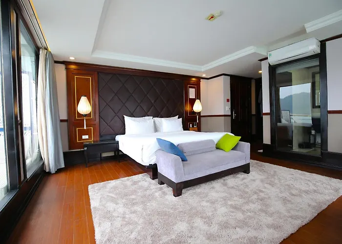 Lotus Luxury Cruise 5* Ha Long